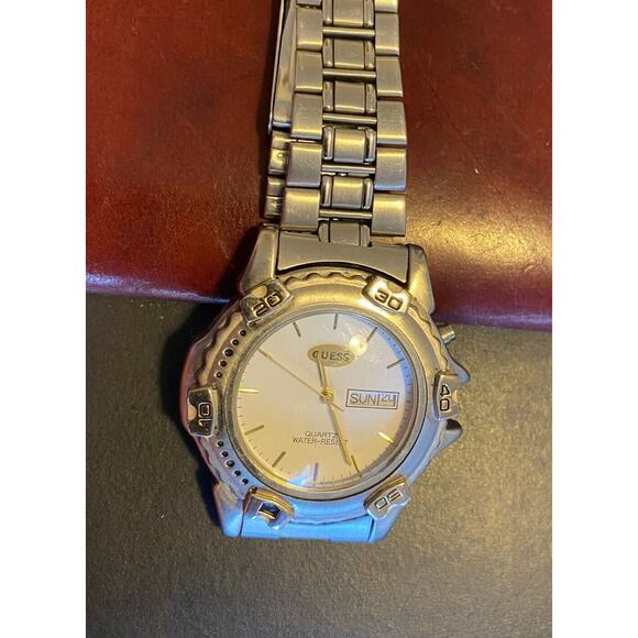 VTG 1995 Men's 45mm Guess Watch, Day/Date Window, Water Resistant - Picture 3 of 3